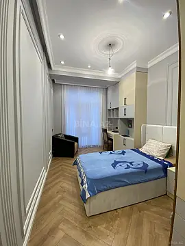 Satılır 4 otaqlı mənzil 138 m²