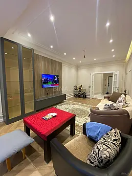 Satılır 4 otaqlı mənzil 138 m²