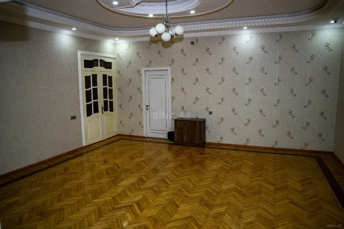 Satılır 7 otaqlı həyət evi 522 m²