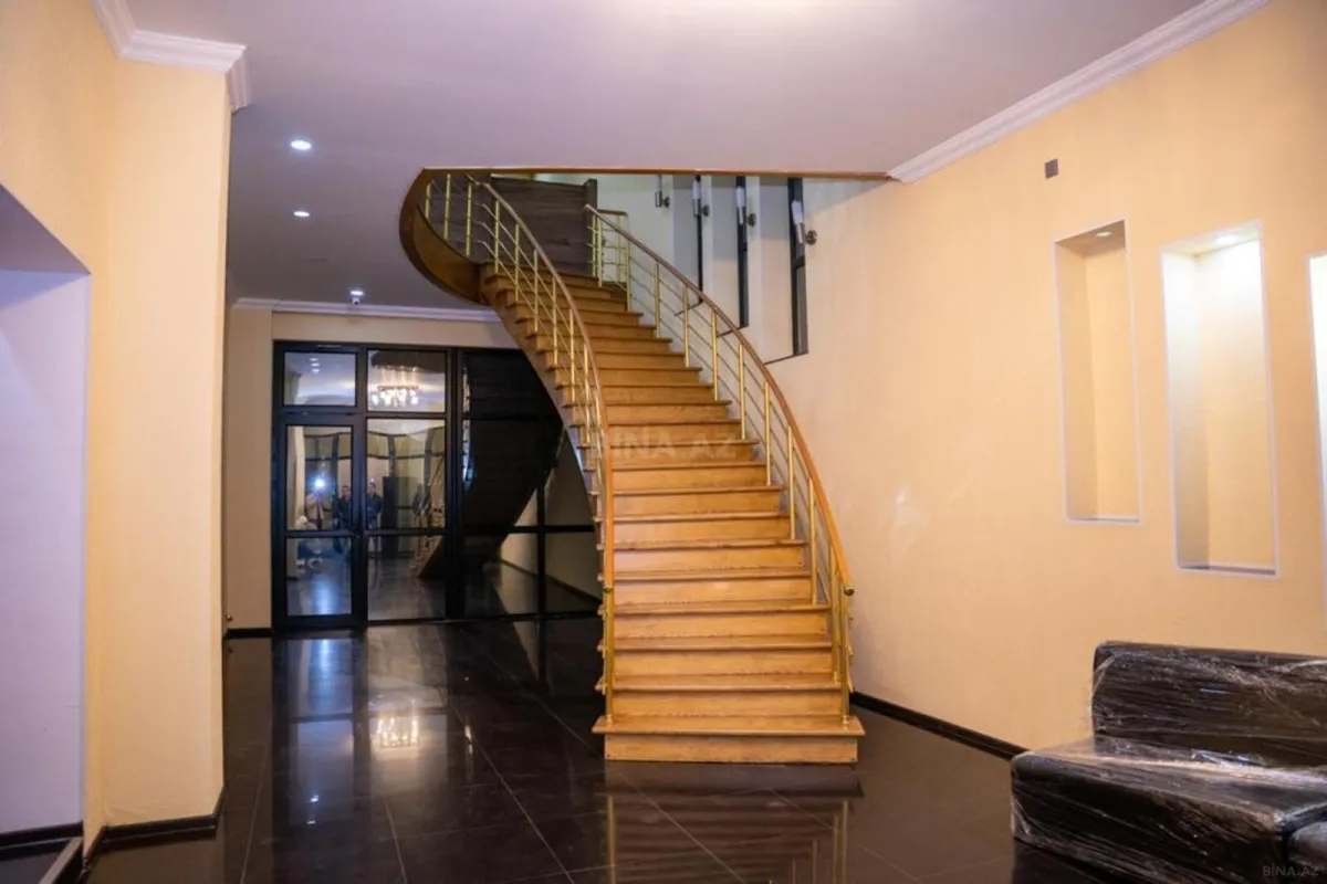 Satılır 7 otaqlı həyət evi 522 m²