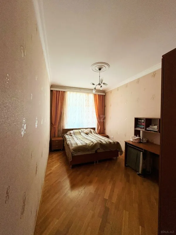 Satılır 3 otaqlı mənzil 115 m²