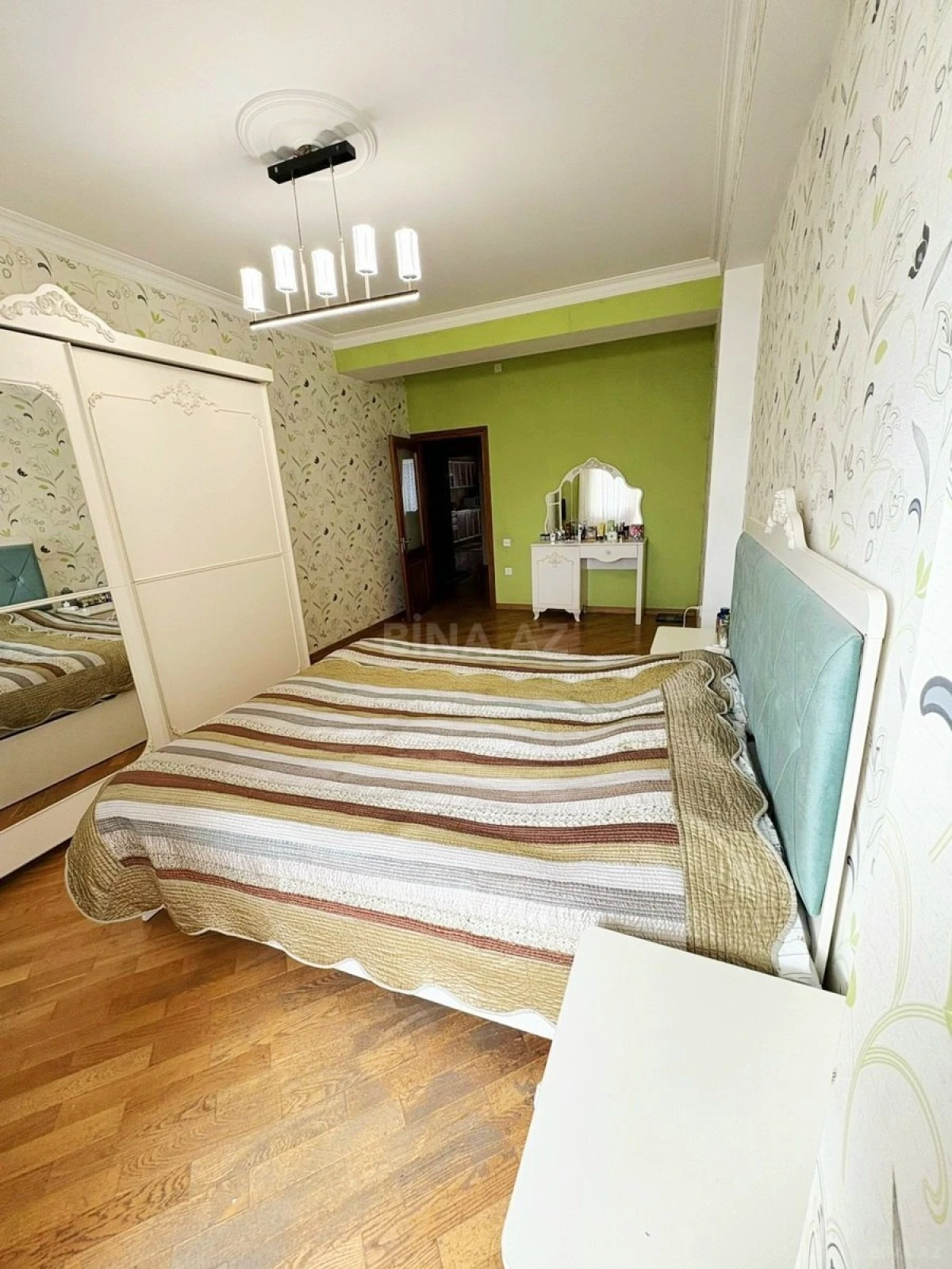 Satılır 3 otaqlı mənzil 115 m²
