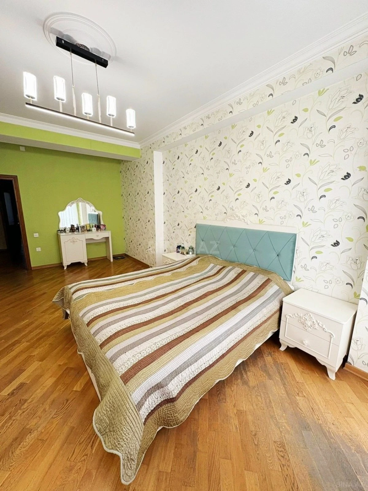 Satılır 3 otaqlı mənzil 115 m²