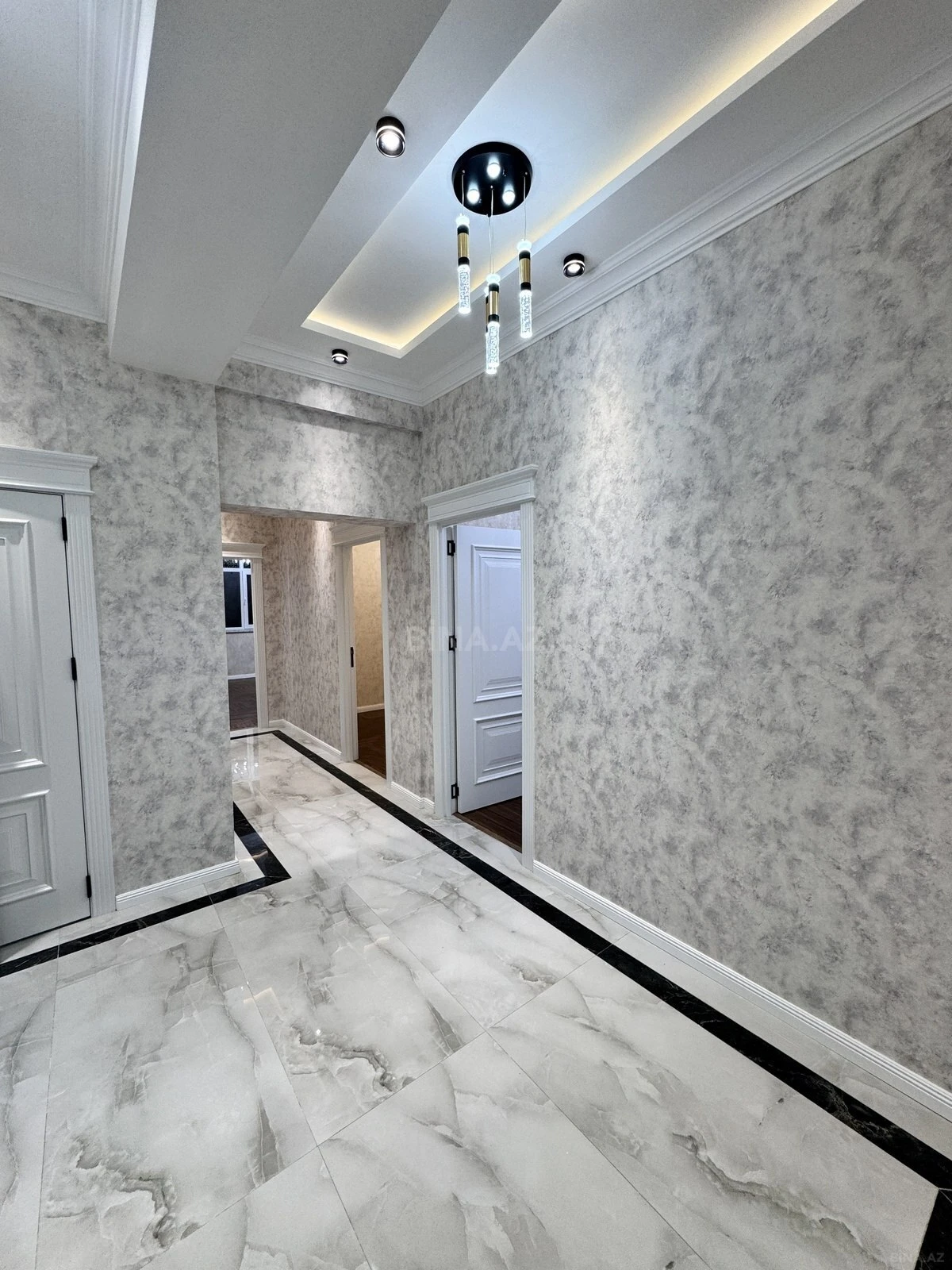 Satılır 3 otaqlı mənzil 108 m²