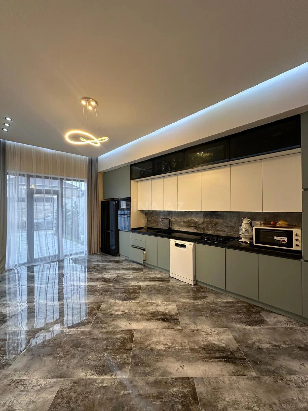 Satılır 4 otaqlı həyət evi 200 m²