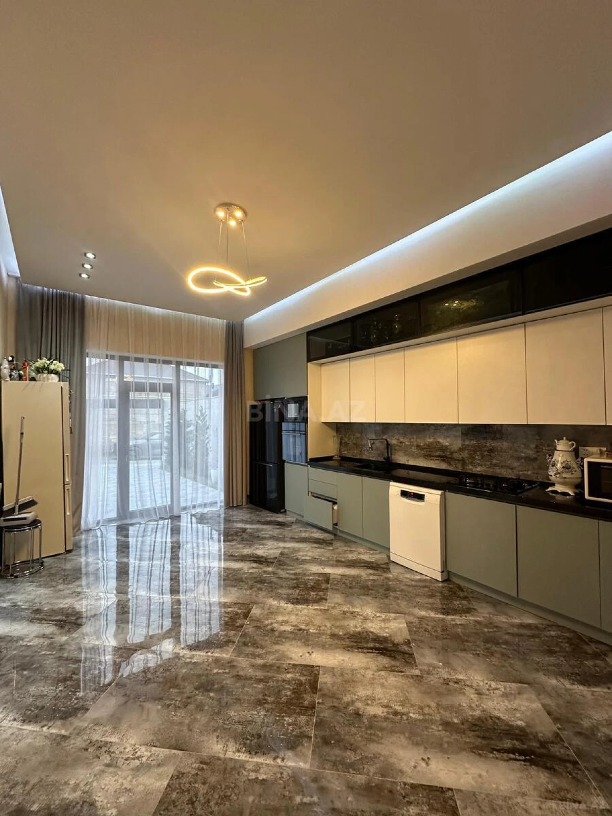 Satılır 4 otaqlı həyət evi 200 m²