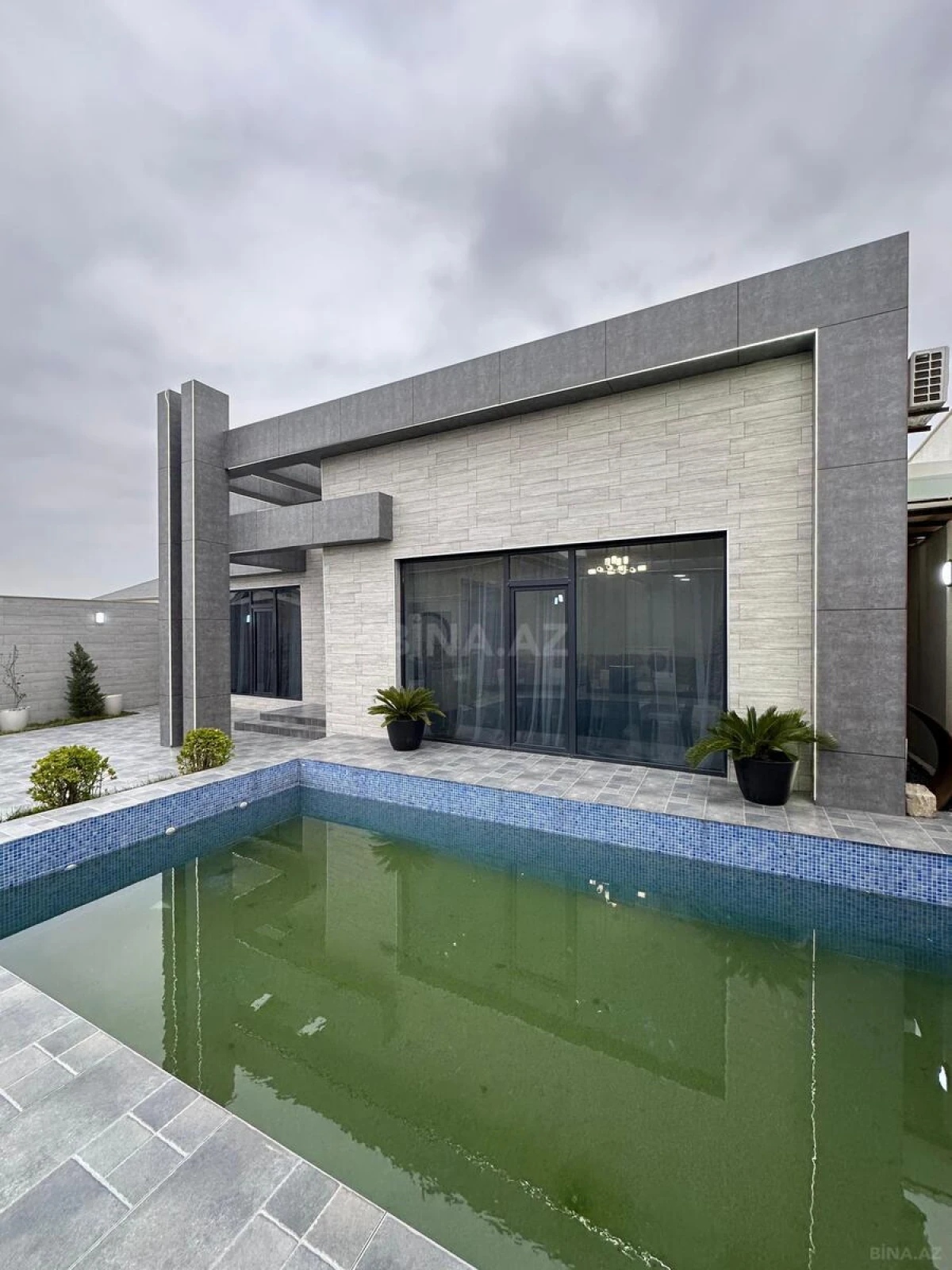 Satılır 4 otaqlı həyət evi 200 m²