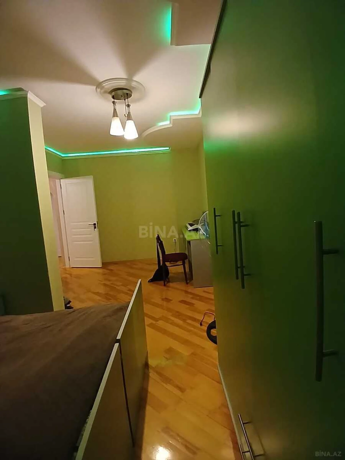 Satılır 4 otaqlı mənzil 110 m²