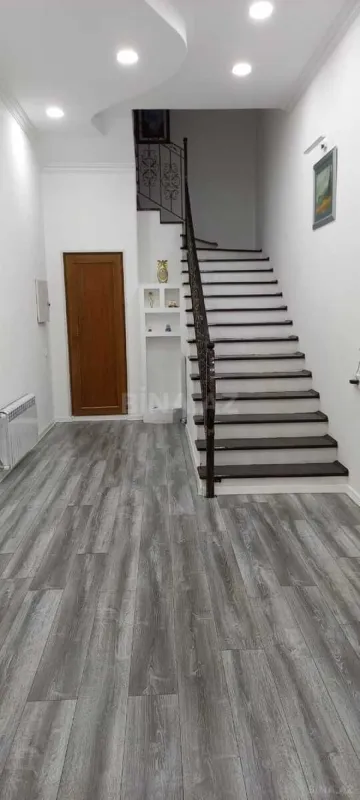Satılır 8 otaqlı həyət evi 360 m²