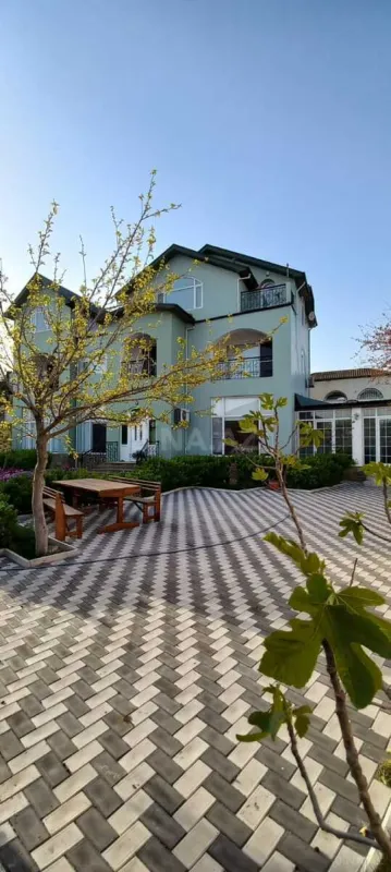 Satılır 8 otaqlı həyət evi 360 m²