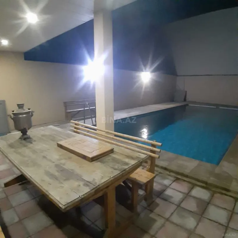 Satılır 8 otaqlı həyət evi 360 m²