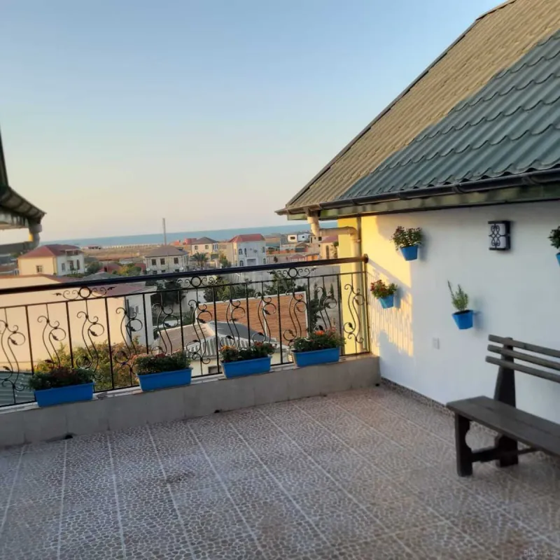 Satılır 8 otaqlı həyət evi 360 m²