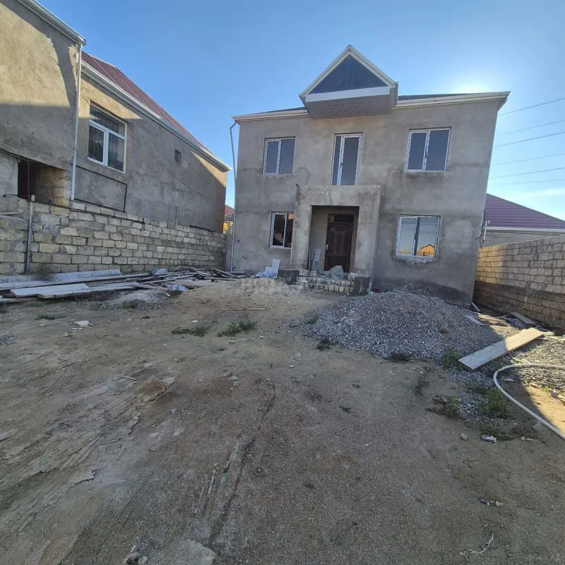 Satılır 5 otaqlı həyət evi 200 m²