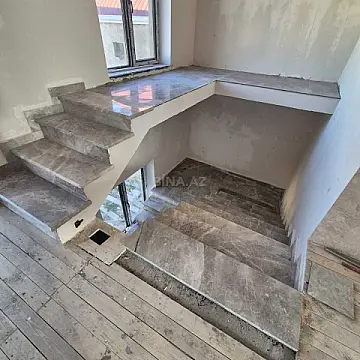 Satılır 5 otaqlı həyət evi 200 m²