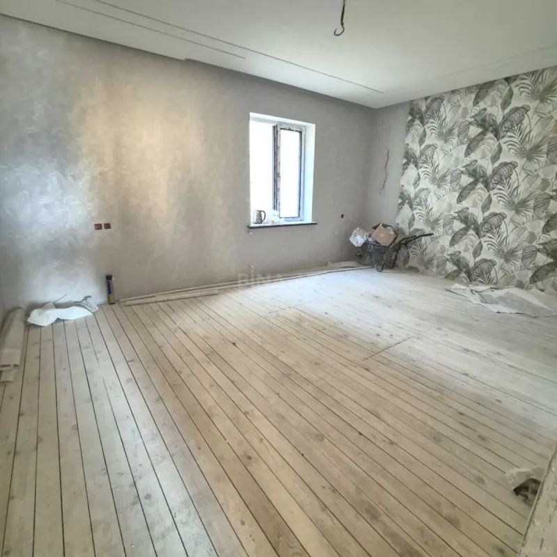 Satılır 5 otaqlı həyət evi 200 m²
