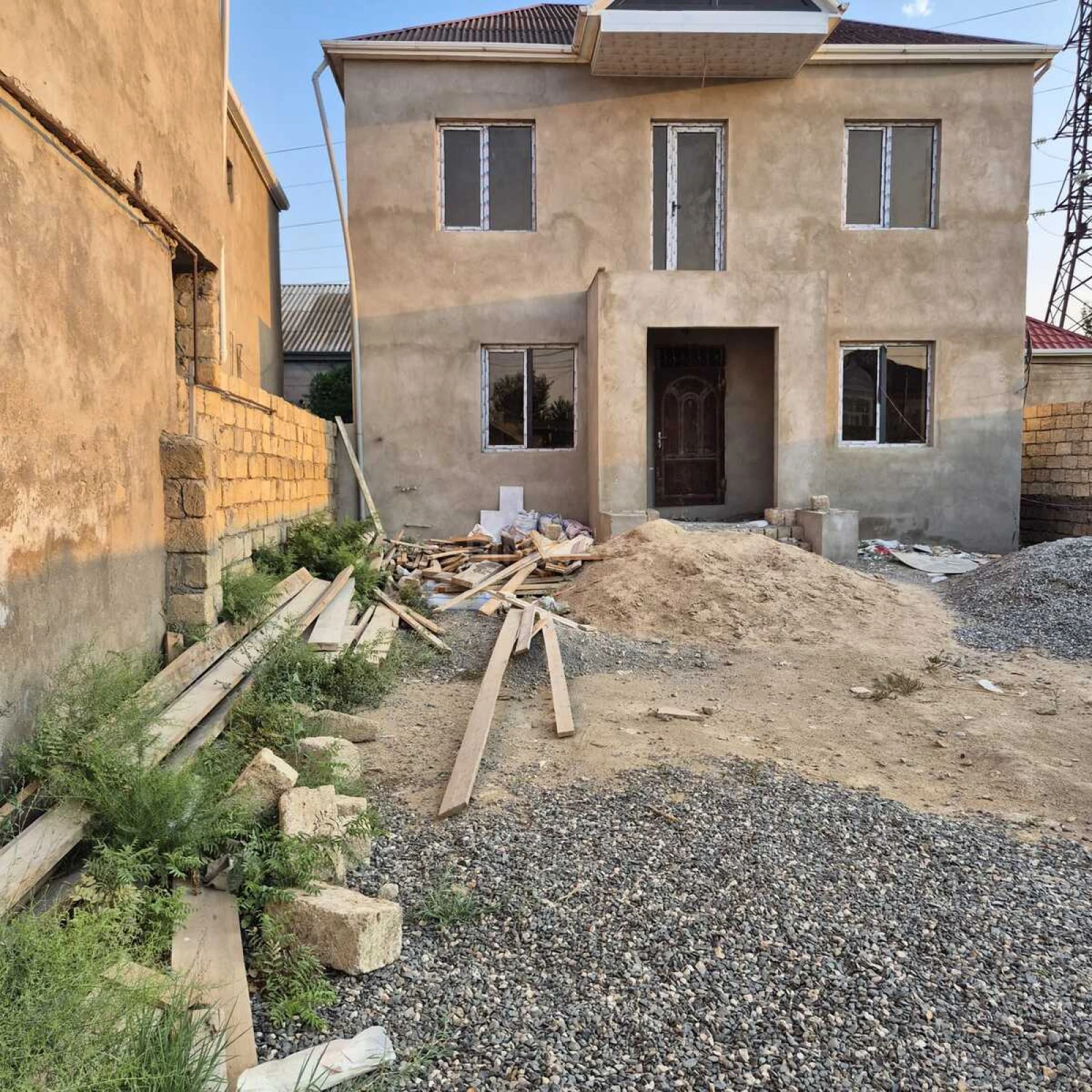 Satılır 5 otaqlı həyət evi 200 m²