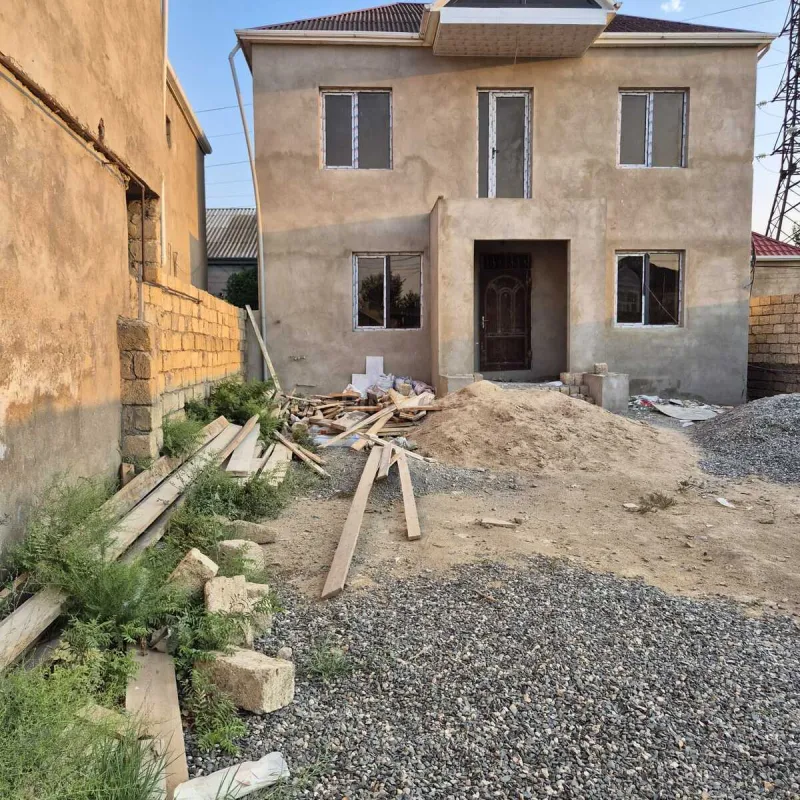 Satılır 5 otaqlı həyət evi 200 m²