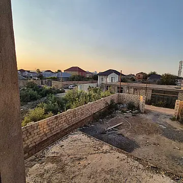 Satılır 5 otaqlı həyət evi 200 m²