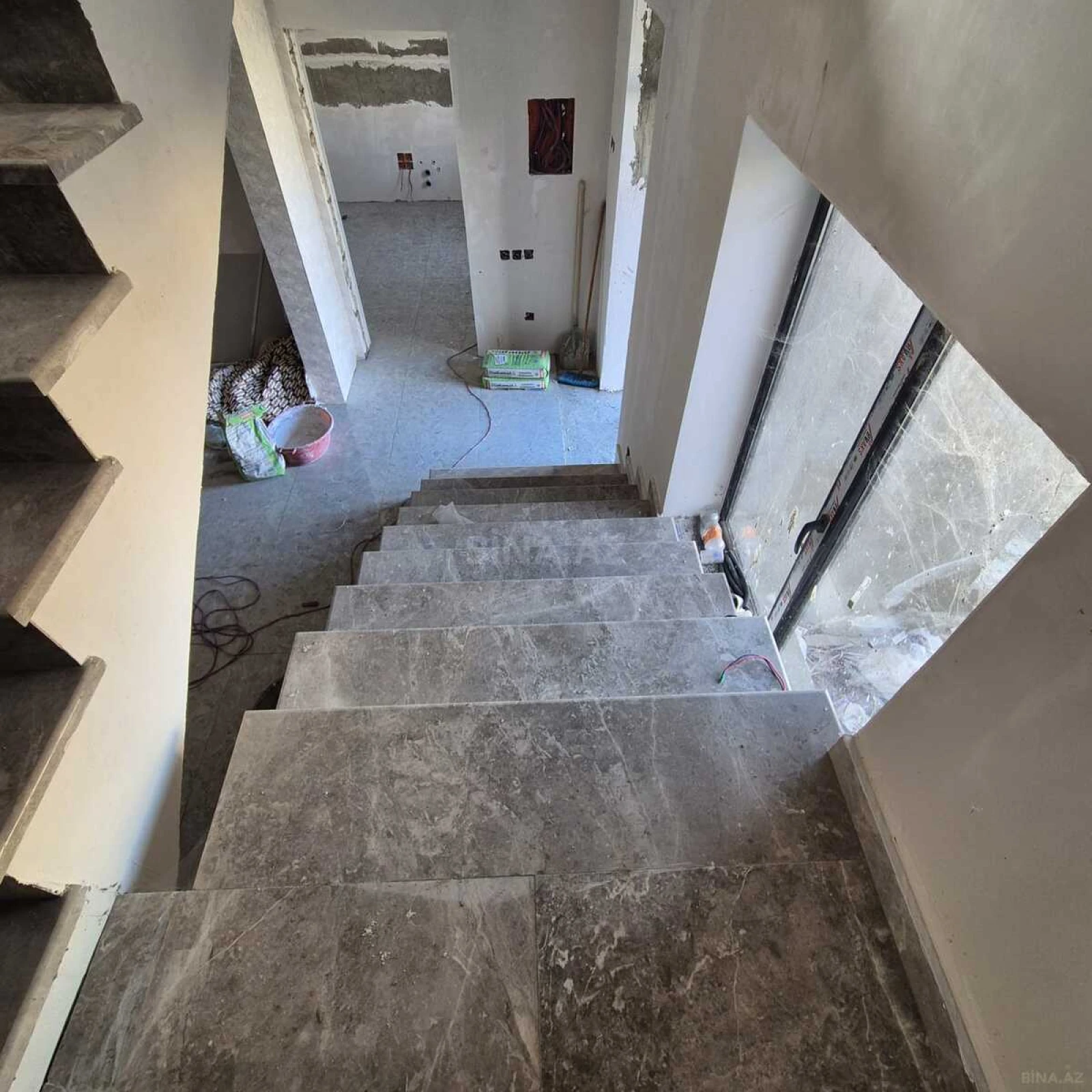 Satılır 5 otaqlı həyət evi 200 m²
