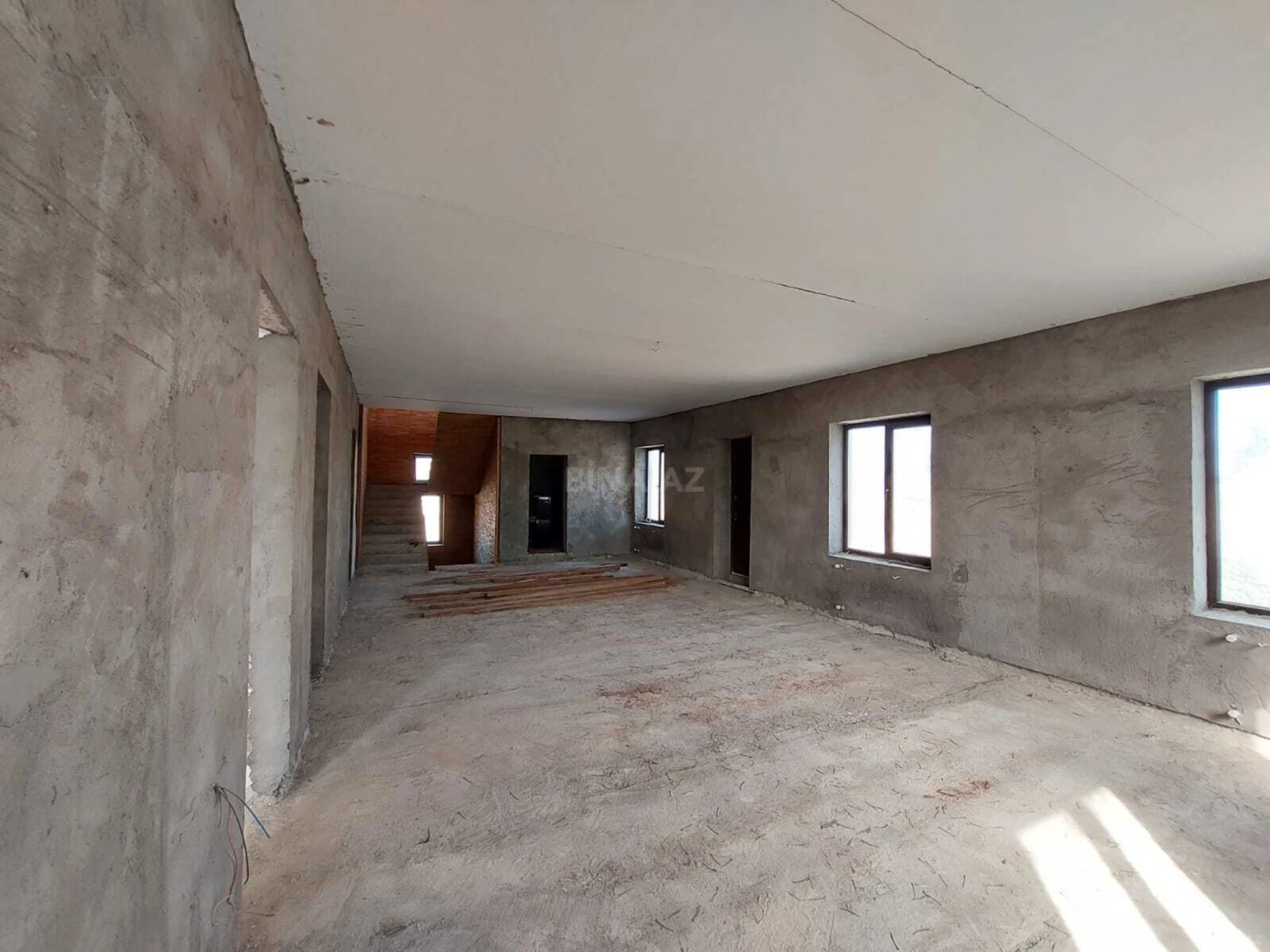Satılır 7 otaqlı həyət evi 540 m²