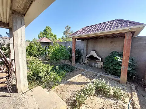 Satılır 7 otaqlı həyət evi 540 m²