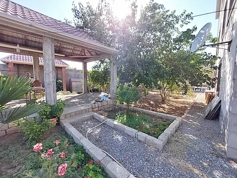 Satılır 7 otaqlı həyət evi 540 m²