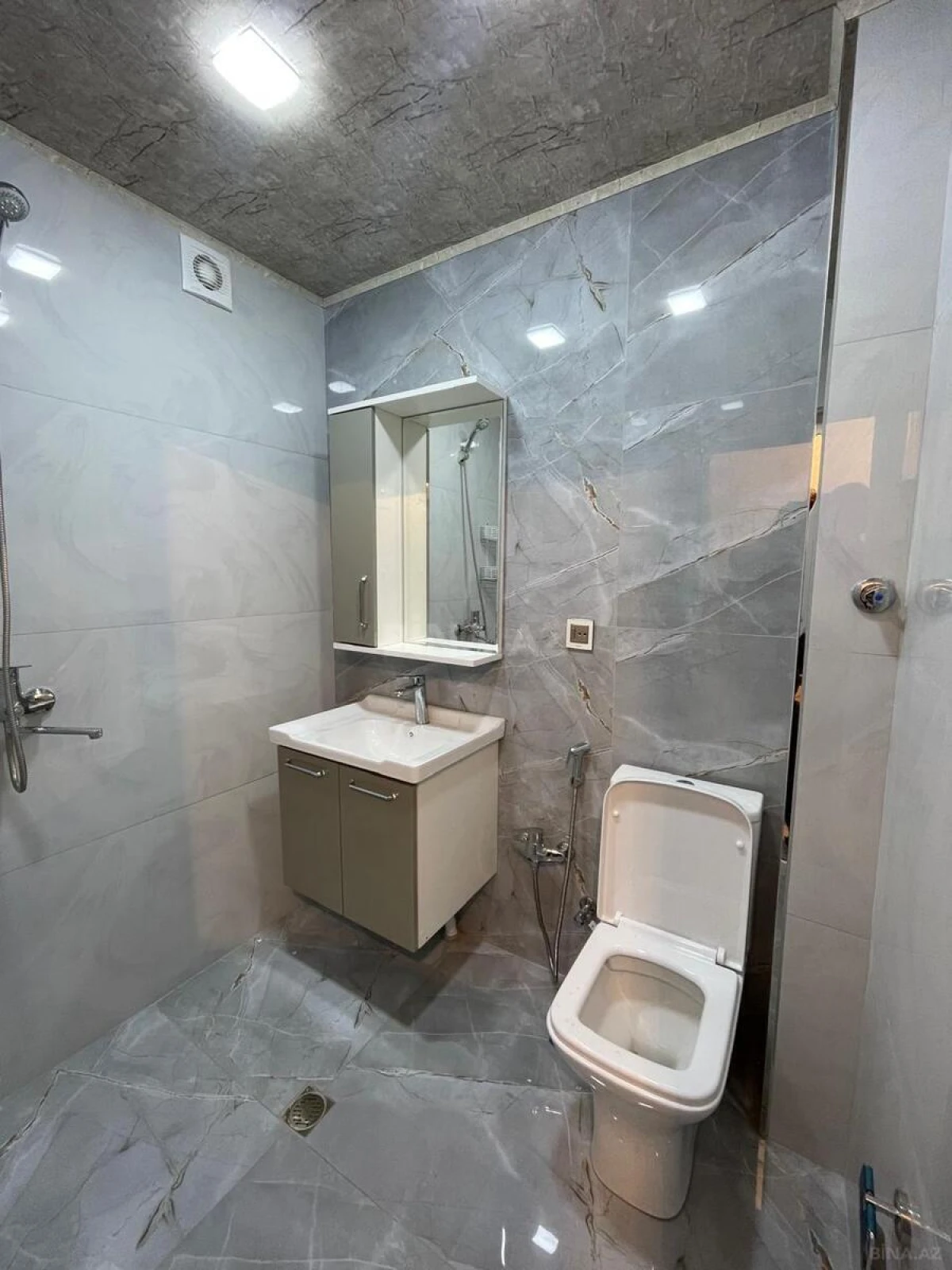 Kirayə verilir 2 otaqlı mənzil 40 m²