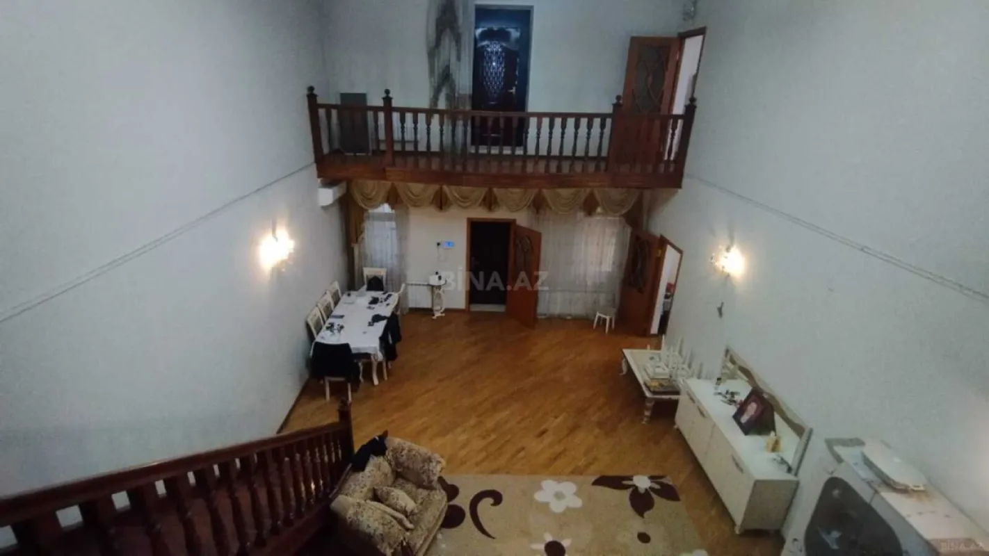 Satılır həyət evi 300 m²