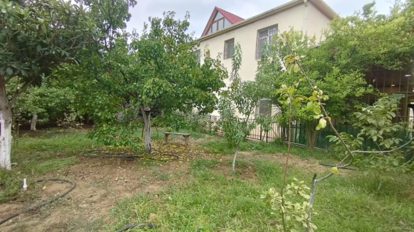 Satılır həyət evi 300 m²