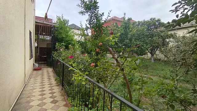 Satılır həyət evi 300 m²