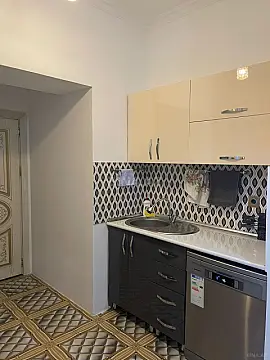 Kirayə verilir 2 otaqlı mənzil 65 m²