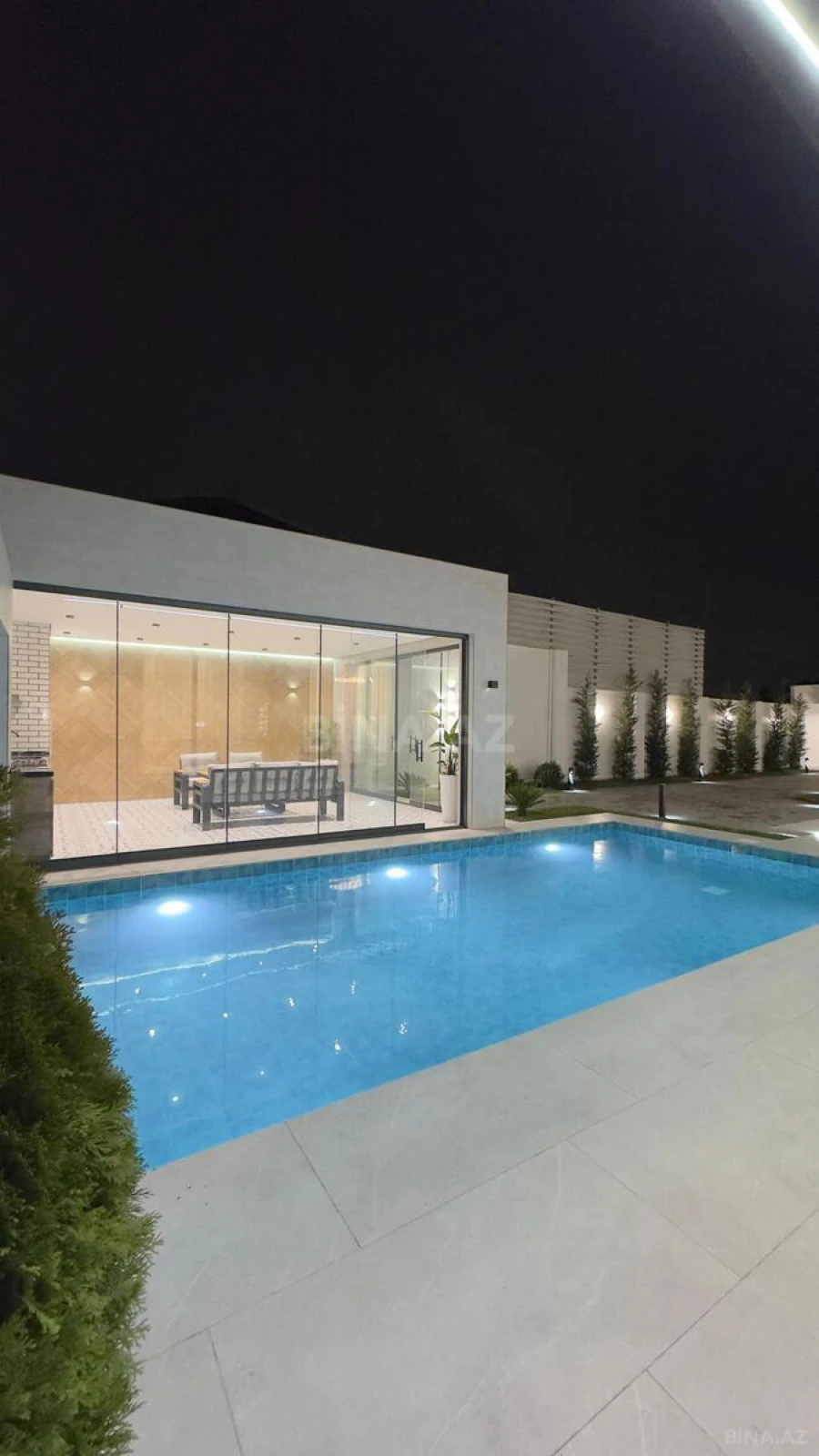 Satılır 5 otaqlı həyət evi 300 m²