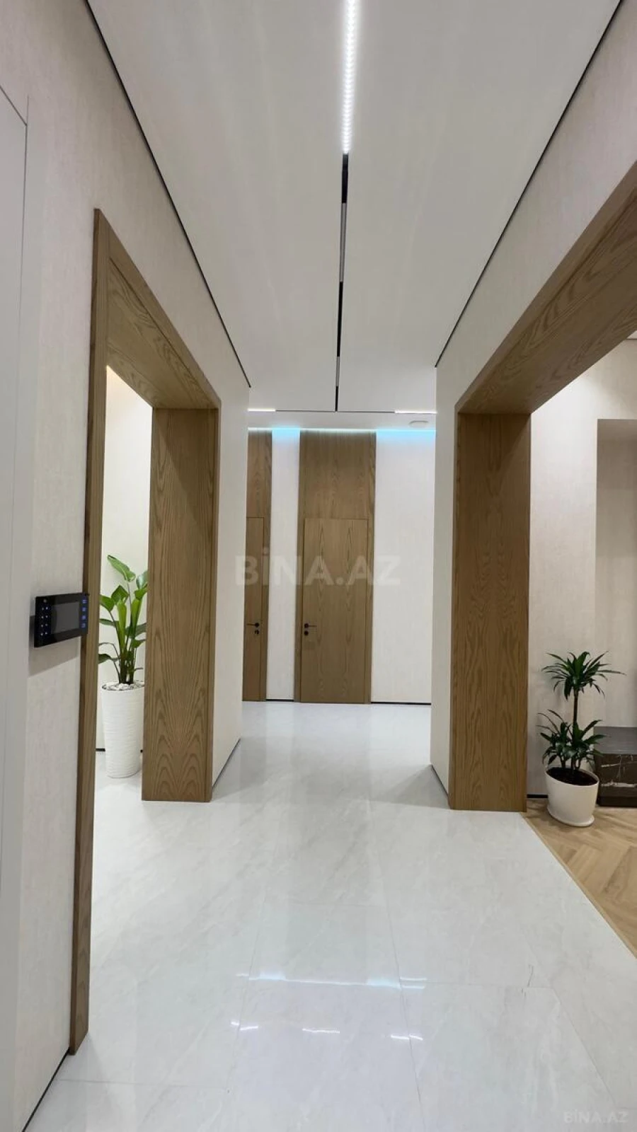 Satılır 5 otaqlı həyət evi 300 m²