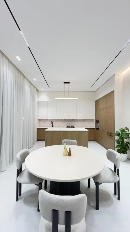 Satılır 5 otaqlı həyət evi 300 m²