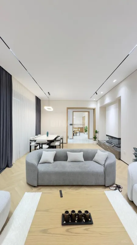 Satılır 5 otaqlı həyət evi 300 m²