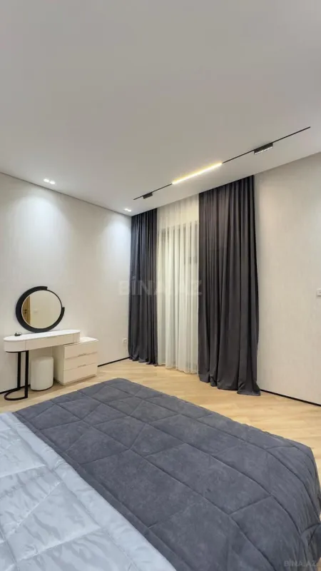 Satılır 5 otaqlı həyət evi 300 m²