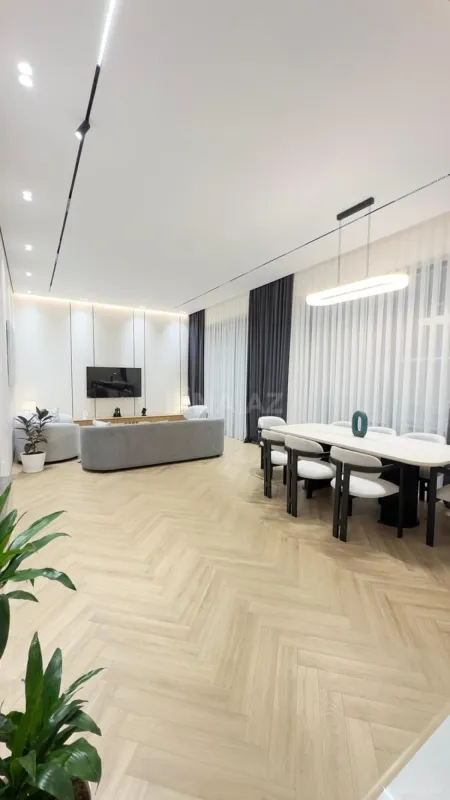 Satılır 5 otaqlı həyət evi 300 m²