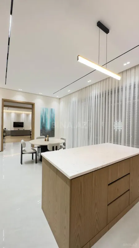 Satılır 5 otaqlı həyət evi 300 m²