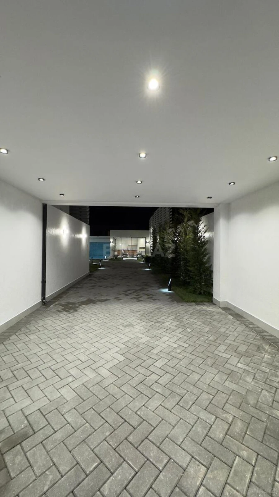 Satılır 5 otaqlı həyət evi 300 m²