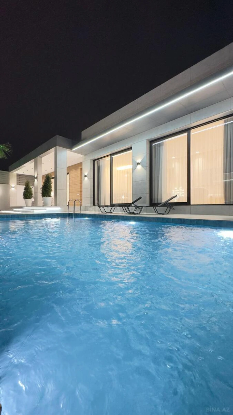 Satılır 5 otaqlı həyət evi 300 m²