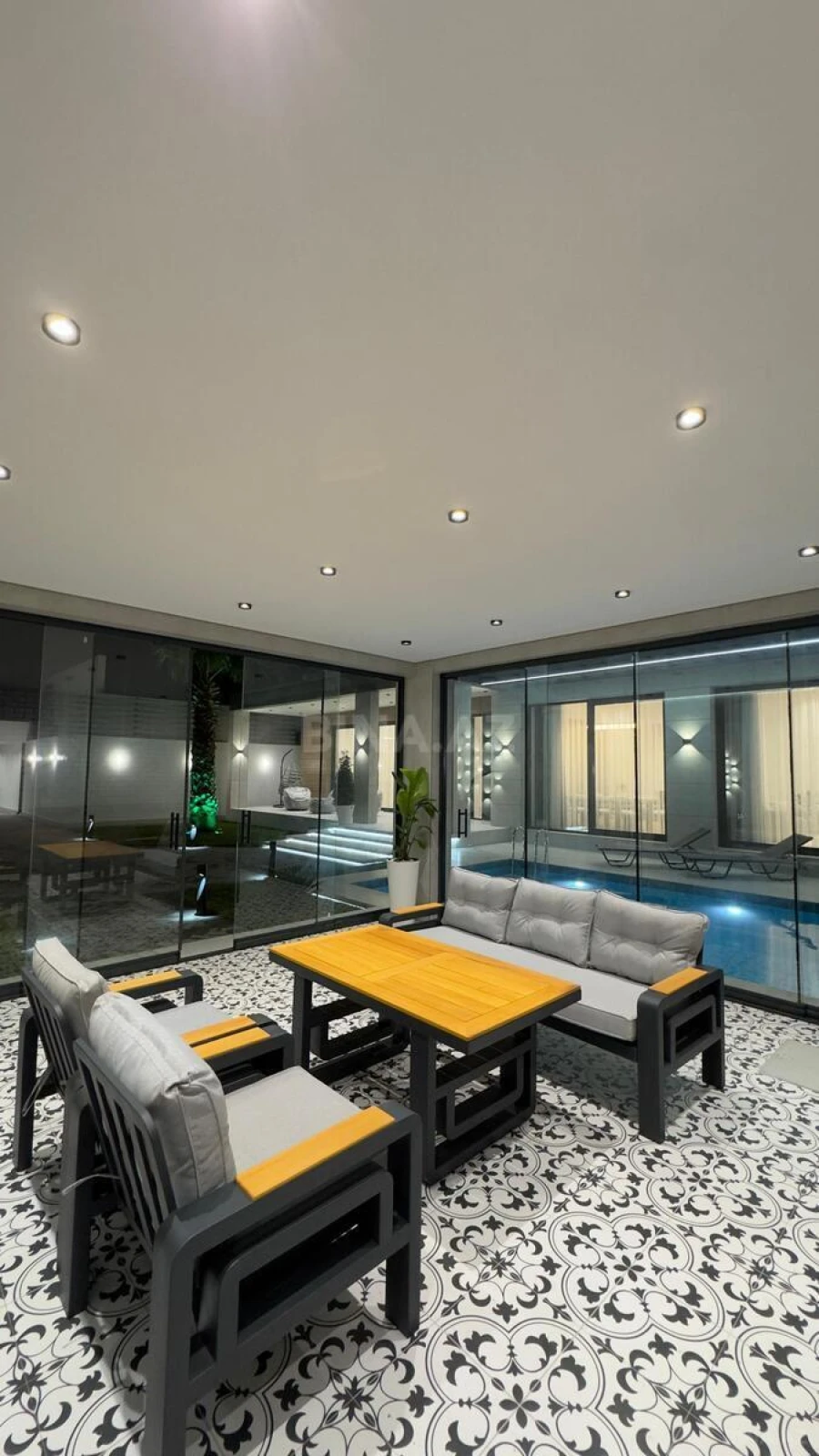 Satılır 5 otaqlı həyət evi 300 m²