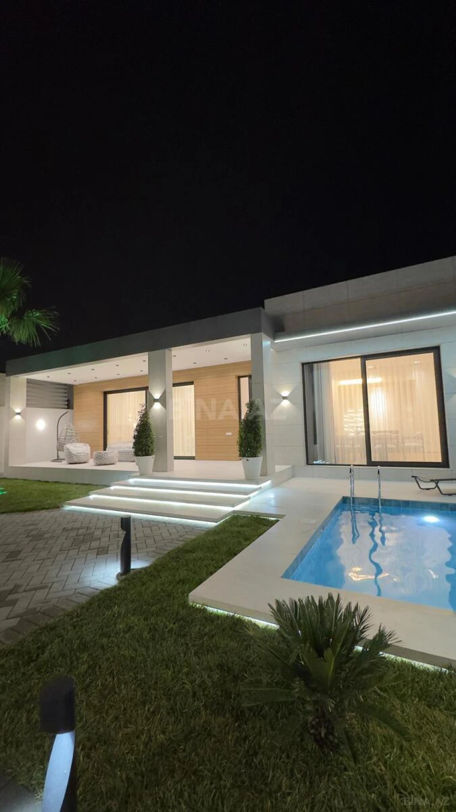 Satılır 5 otaqlı həyət evi 300 m²