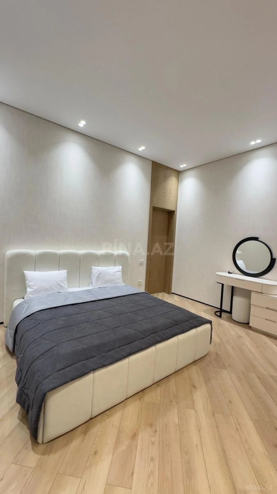 Satılır 5 otaqlı həyət evi 300 m²