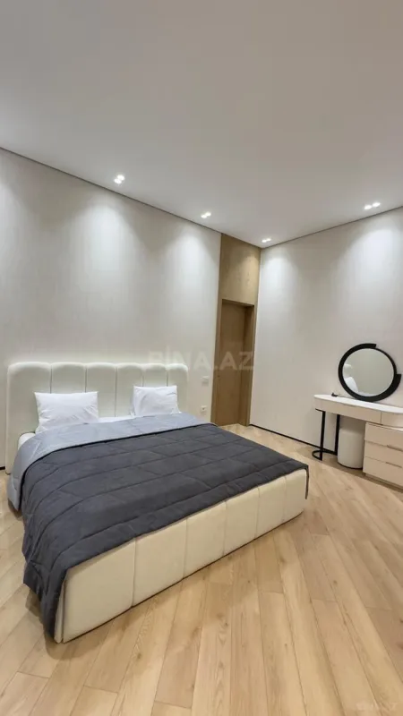 Satılır 5 otaqlı həyət evi 300 m²