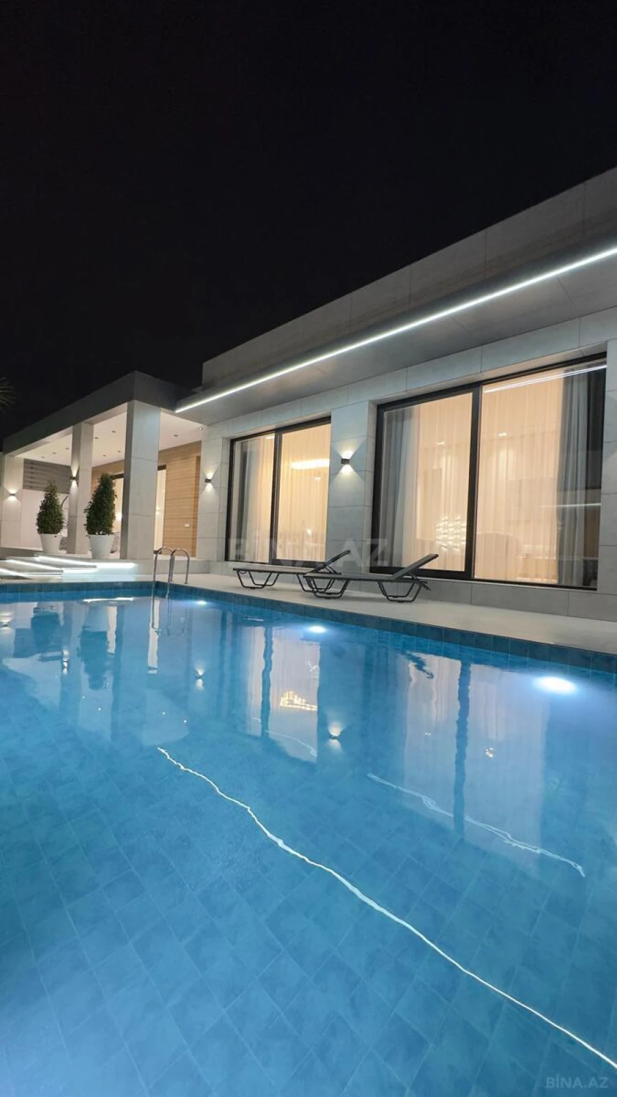 Satılır 5 otaqlı həyət evi 300 m²