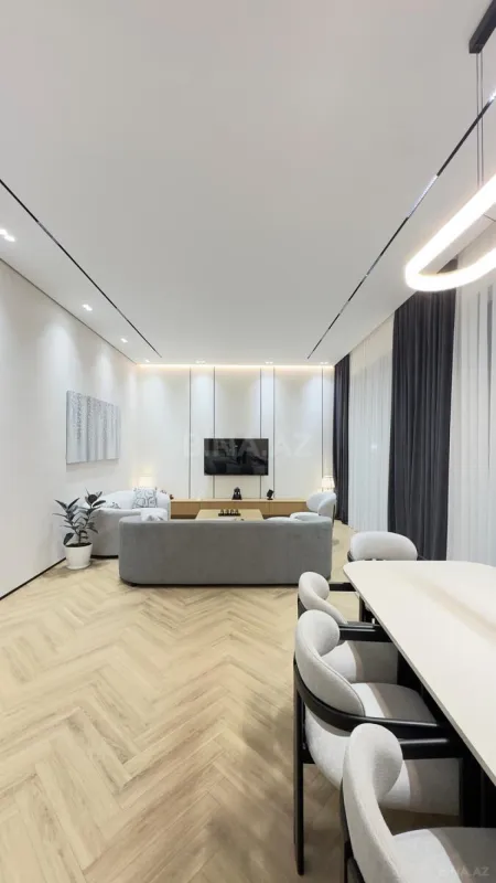 Satılır 5 otaqlı həyət evi 300 m²