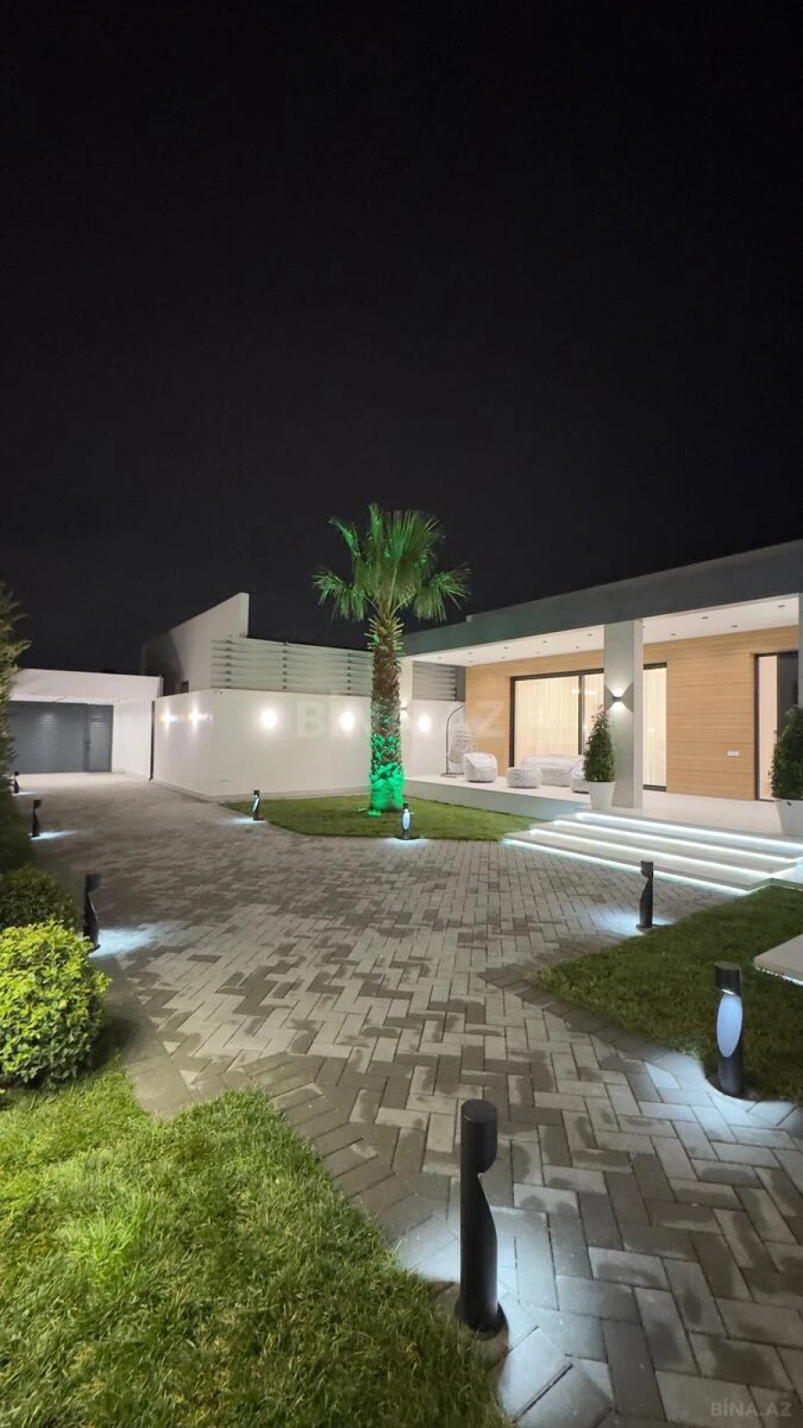 Satılır 5 otaqlı həyət evi 300 m²