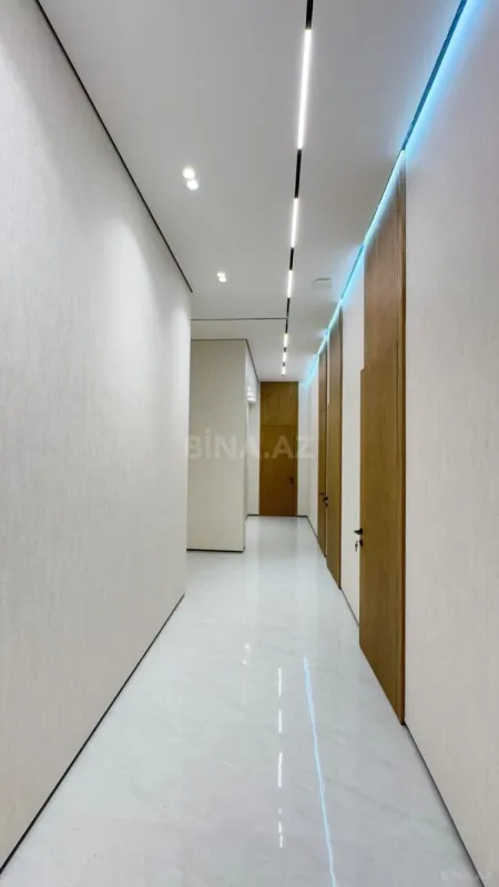 Satılır 5 otaqlı həyət evi 300 m²