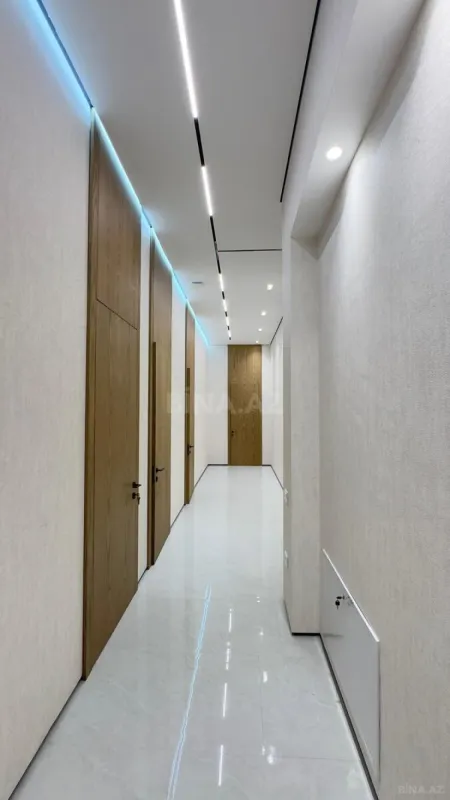 Satılır 5 otaqlı həyət evi 300 m²