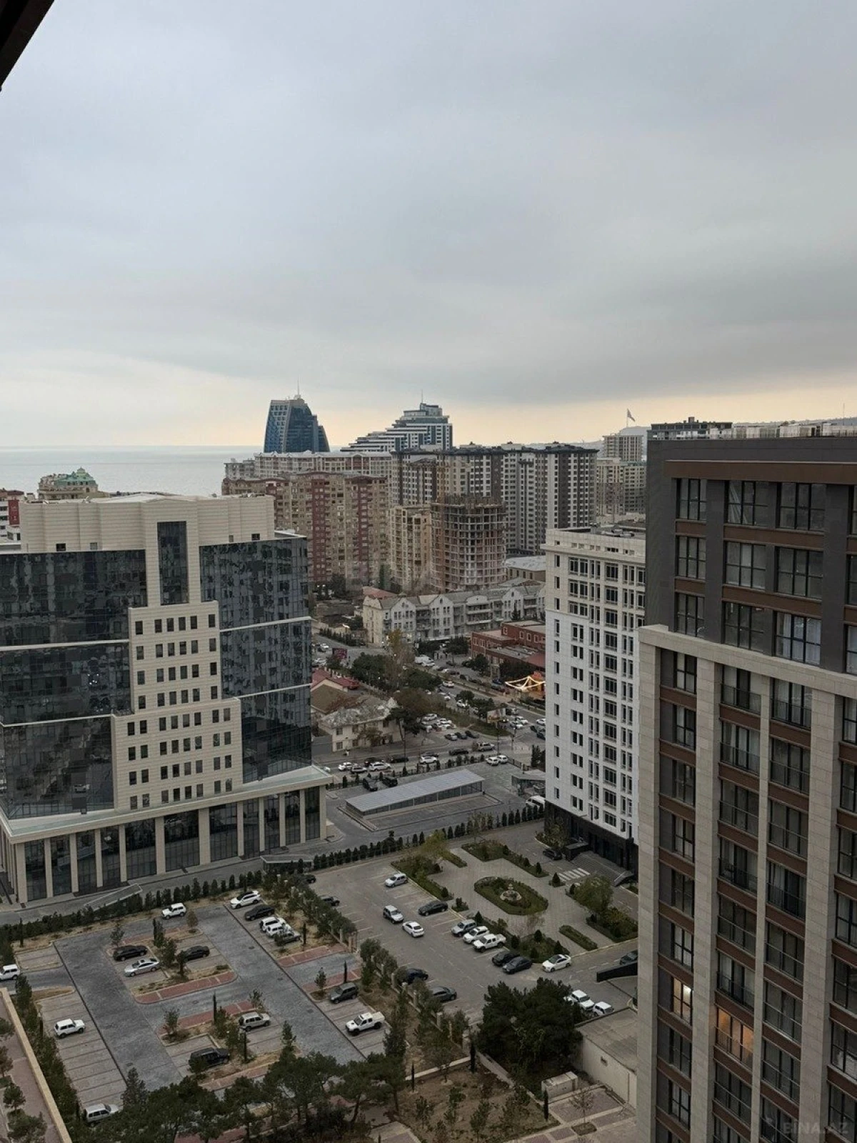 Satılır 3 otaqlı mənzil 124 m²